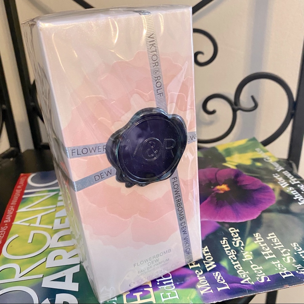 NEW V&R Flowerbomb Dew